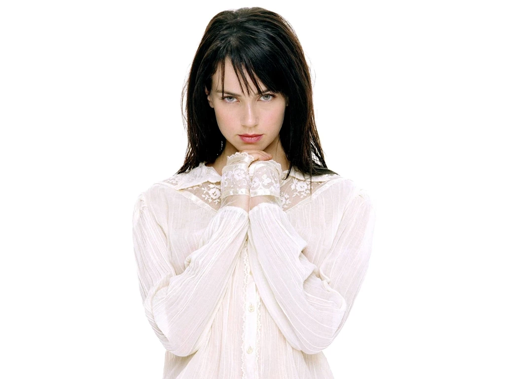 Mia Kirshner HD Wallpapers And Backgrounds