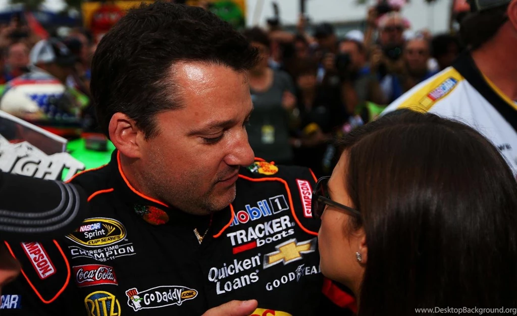 22752) Tony Stewart HD Photo Wallpapers WalOps.com