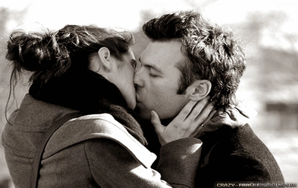 Romantic For Kiss Wallpapers