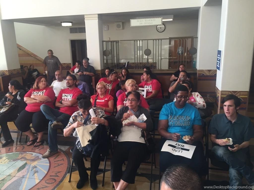 Santa Monica City Council Puts Off Minimum Wage Vote