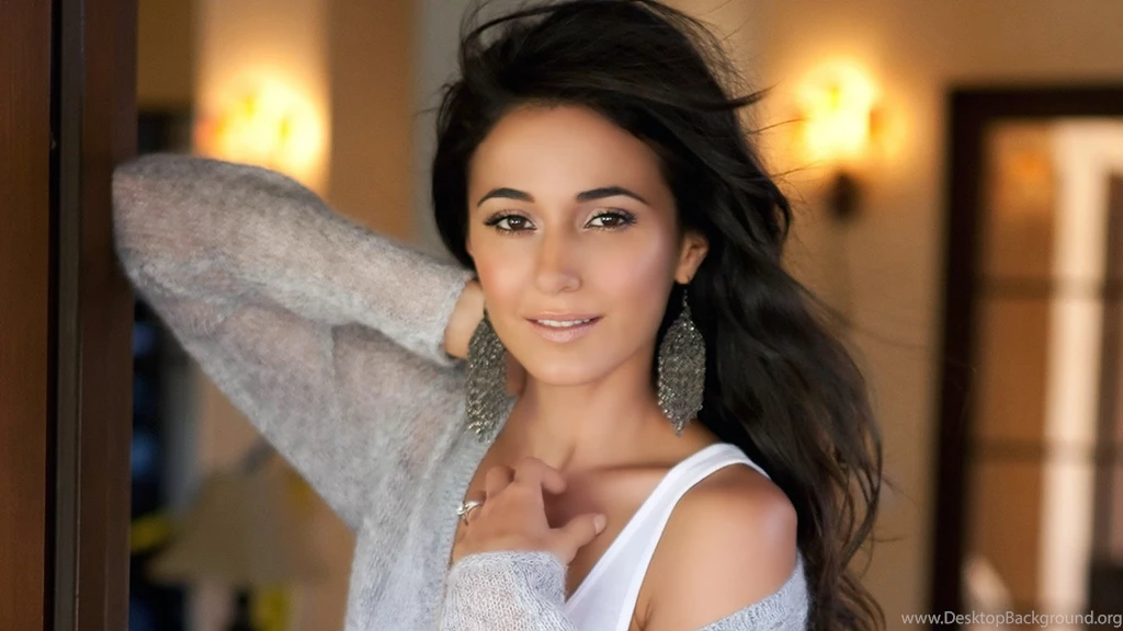 Emmanuelle Chriqui   Wallpapers