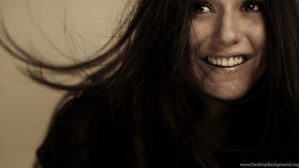 Emmanuelle Chriqui Wallpaper Images