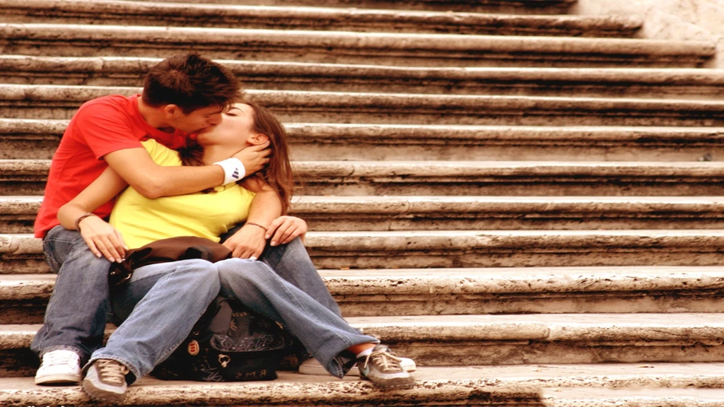 50 Very Hot Kissing Wallpapers HD   Over The Top Mag