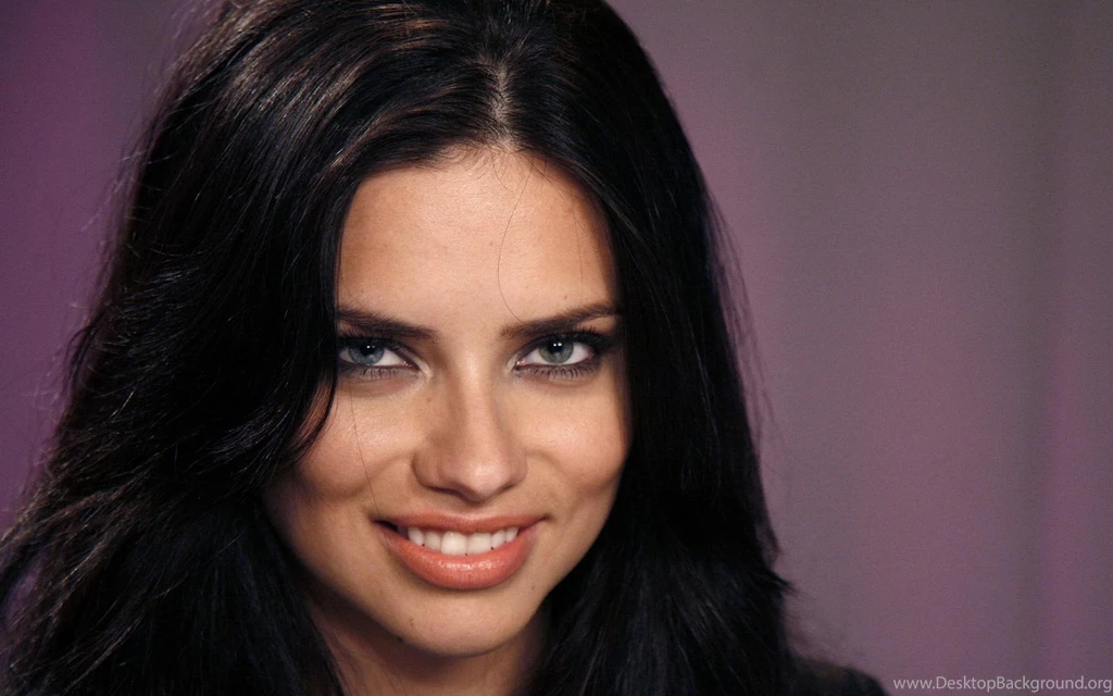 Gorgeous Adriana Lima Wallpapers