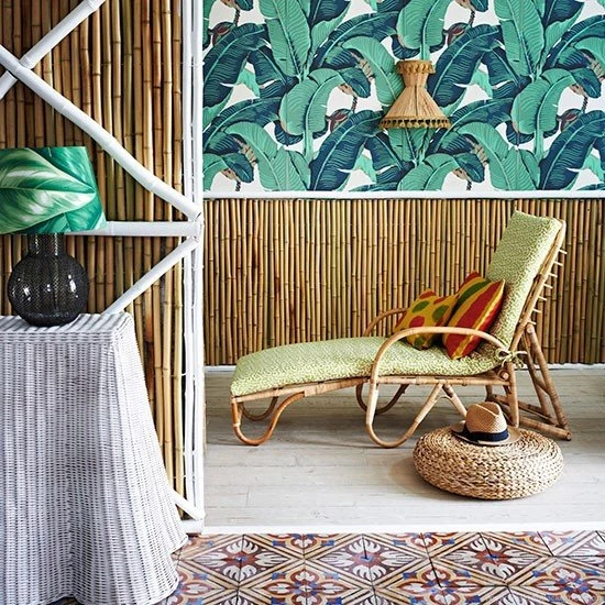 Living Room With Bamboo Walls And Tropical Print Wallpapers ...