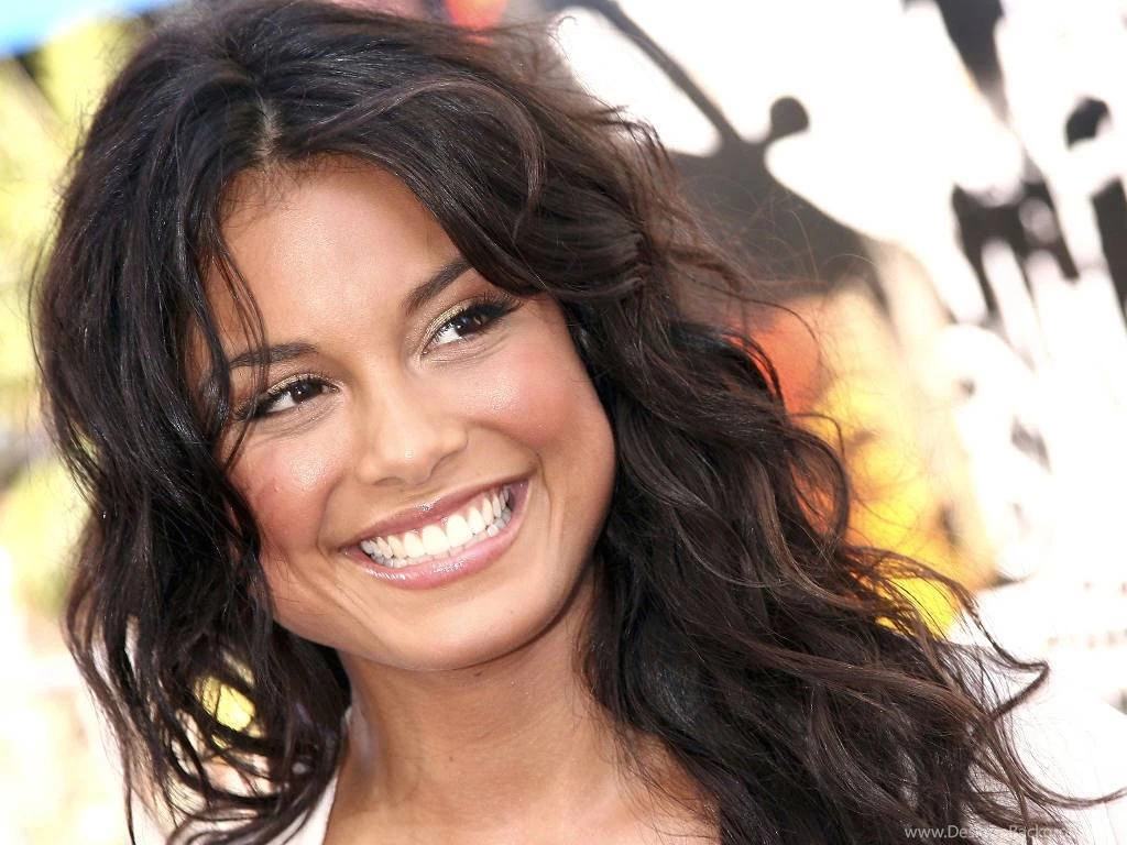 Gorgeous Nathalie Kelley Wallpapers