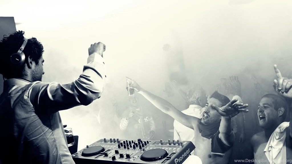 1366x768 Headphones, Music, Philips, Dance, Pioneer, Dj Wallpapers ...