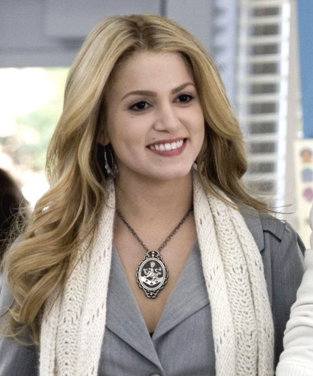 Nikki Reed Cute Wallpapers As Rosalie Hale