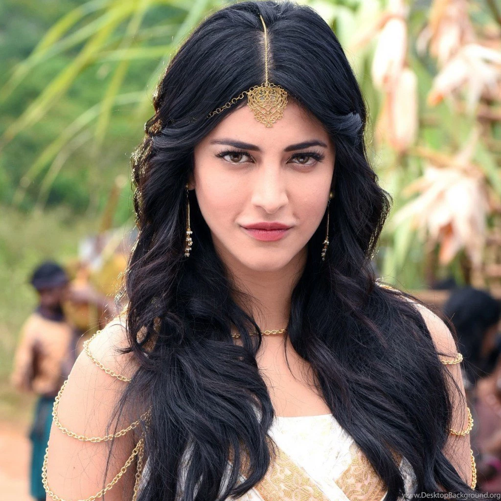 Shruti Hassan Super Cute In Desi Wear 4K Wallpapers