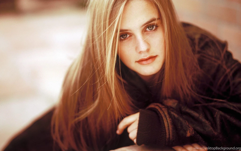 Alicia Silverstone 2015 Wallpaper.