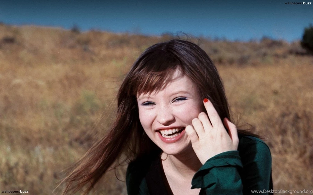 Emily Browning HD Wallpapers