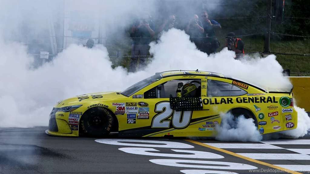 Matt Kenseth Steals Win On Last Lap At Pocono