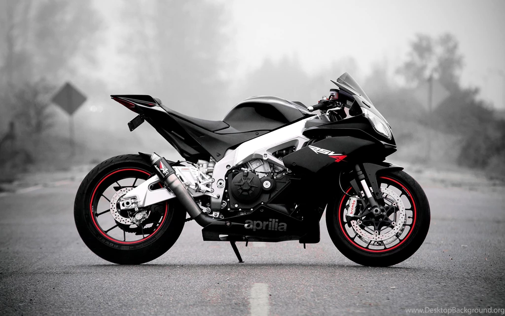 Aprilia Rsv4 In White Side Front Pose And White Backgrounds
