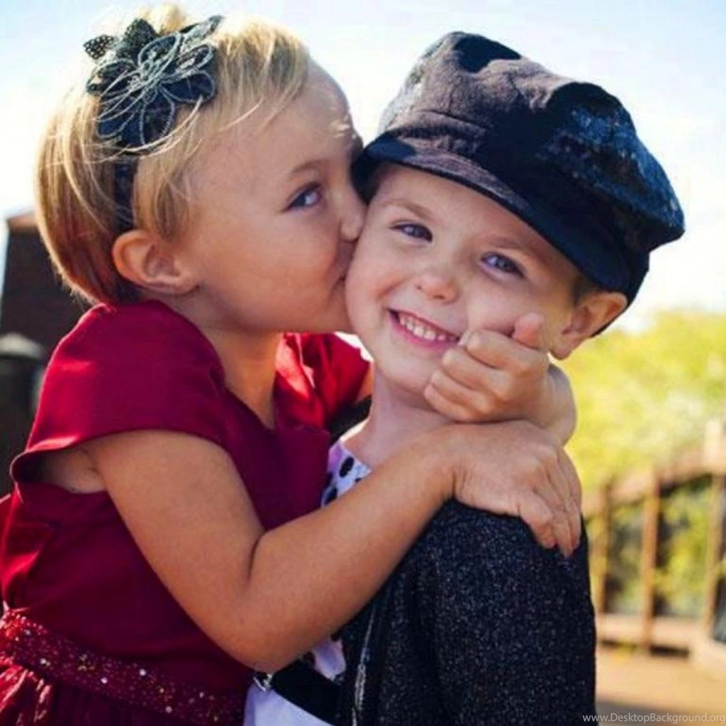 Cute Kids Kissing Wallpapers