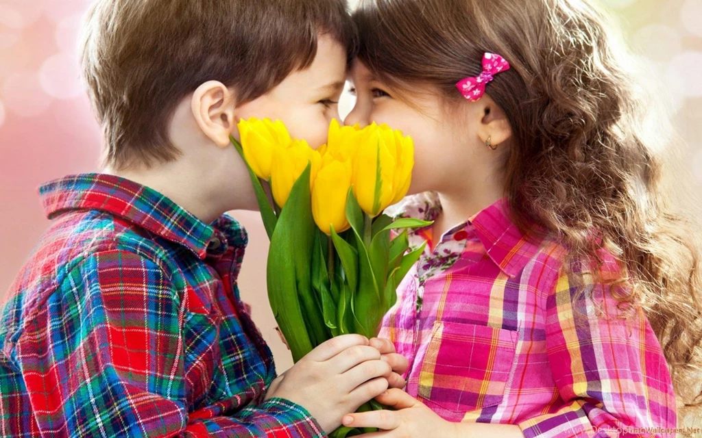Cute Kids Girl And Boy Kissing Wallpapers