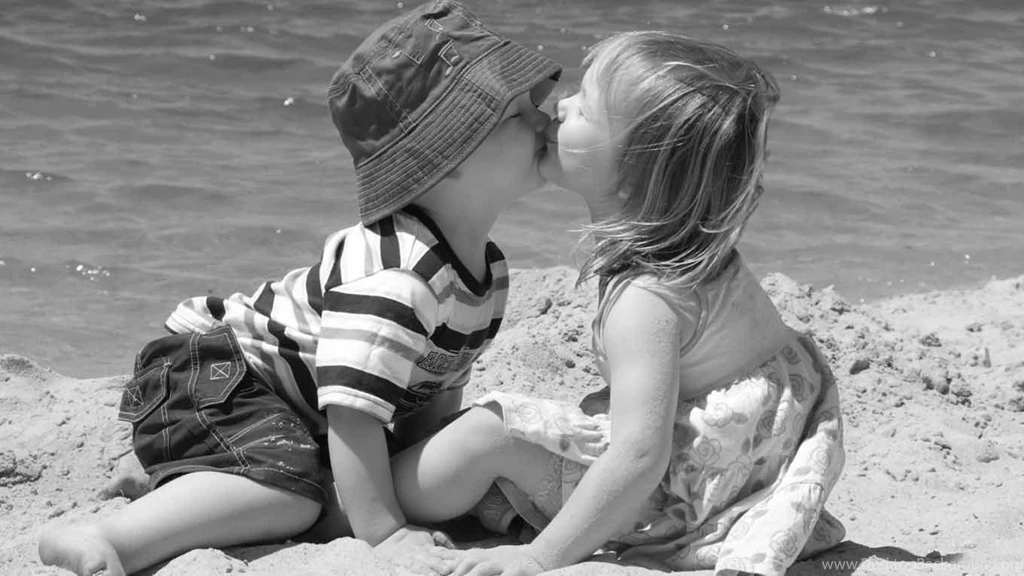Kids Kissing Scene For Kiss Day Hd Wallpapers