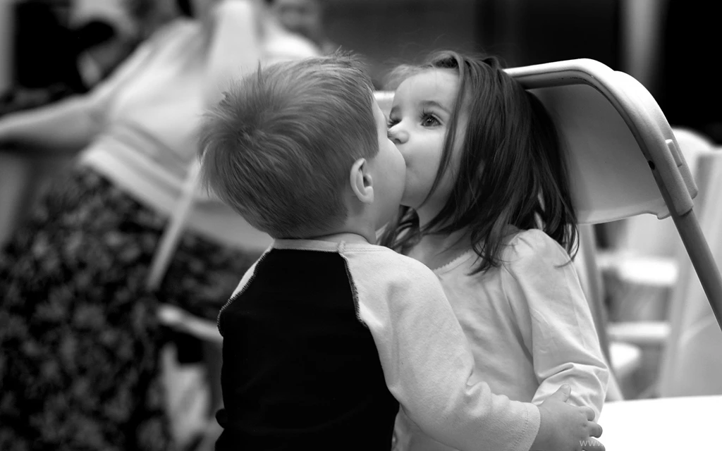 Amazing First Kissing Wallpapers HD / Desktop And Mobile Backgrounds