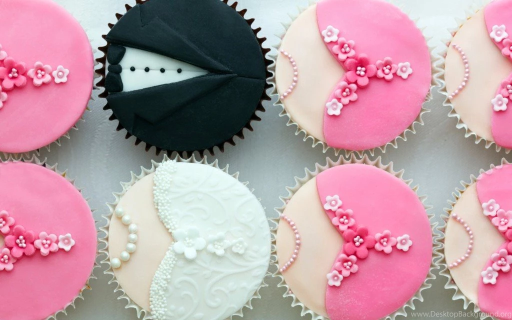 Cute Bride And Groom Cupcake Wallpapers