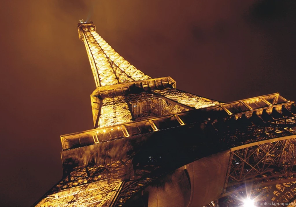 Wall Mural Wallpapers Eiffel Tower By Night Lighted Paris Photo 360 ...