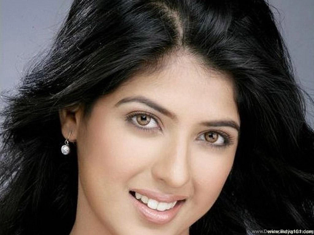 Aishwarya Sakhuja Wallpapers (1024x768) : Indya101.com