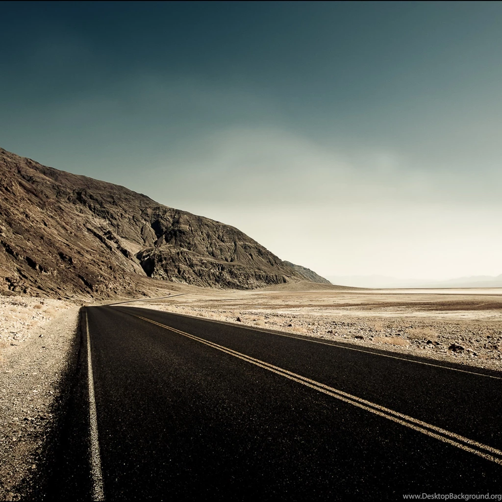 Empty Desert Road iPad 1 & 2 Wallpapers