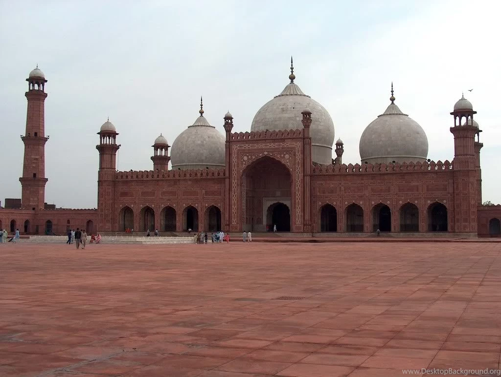 Badshahi Mosque In Pakistan