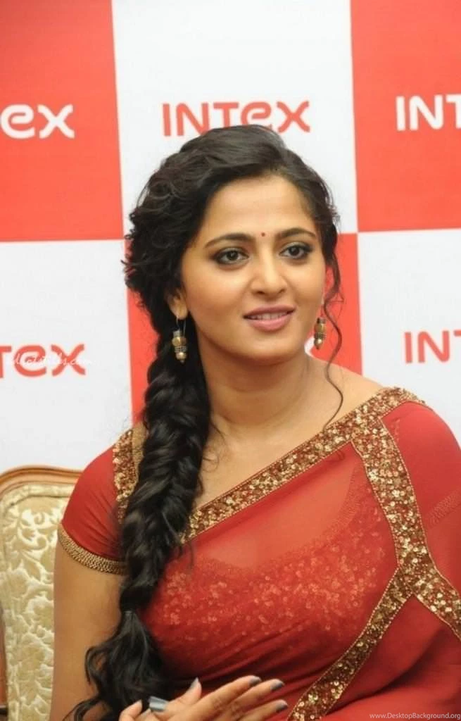 Anushka Shetty Latest Pics In Saree