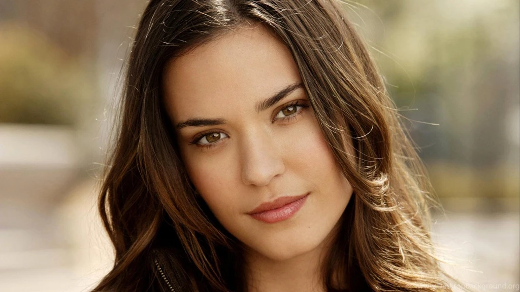Odette Annable Cloverfield Wallpaper.