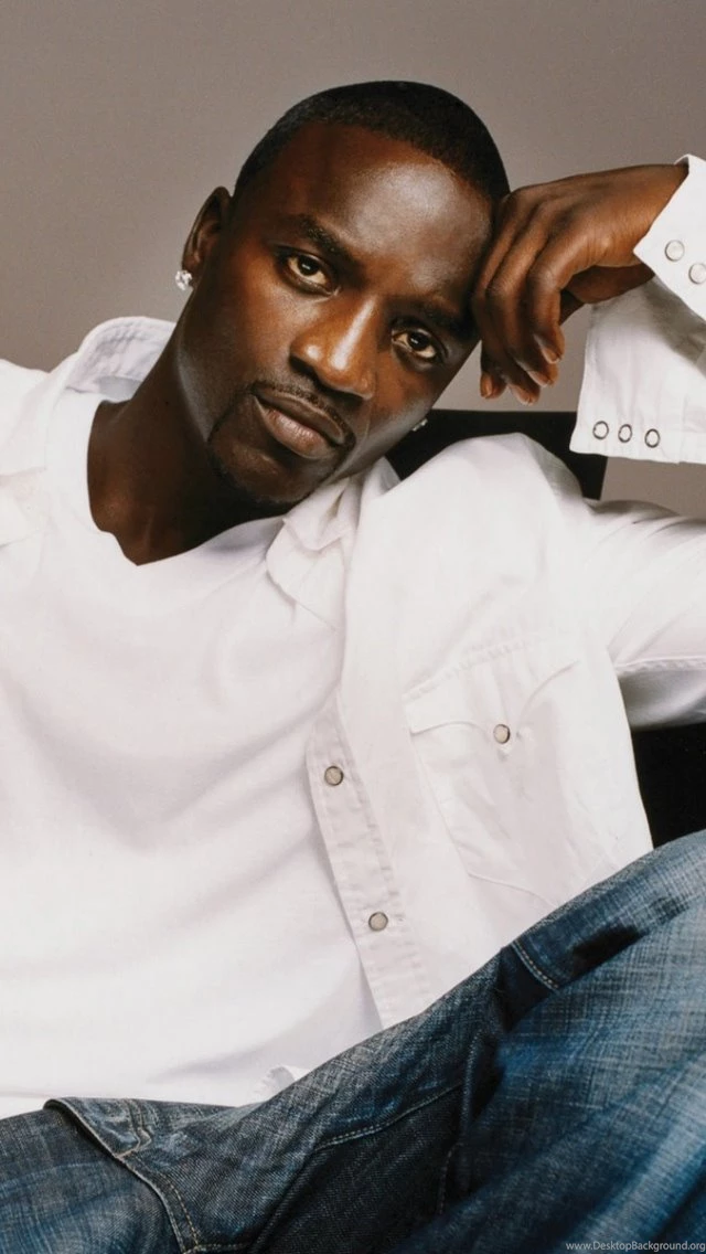 Download Wallpapers 640x1136 Akon, Boy, Armchair, Look, Photo set ...