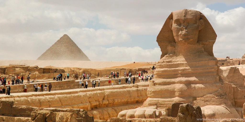 File:Great Sphinx Of Giza (foreground) Pyramid Of Menkaure ...