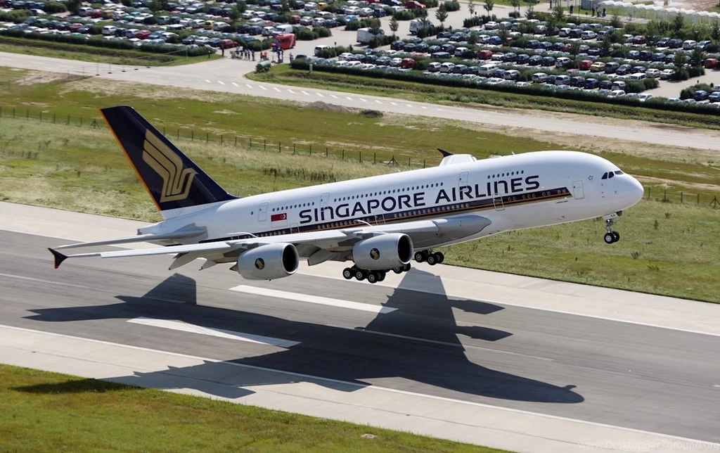 Airbus A380 Of Singapore Airlines Touching Down Aircraft Wallpapers