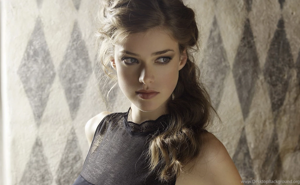 Pretty Women Wallpapers