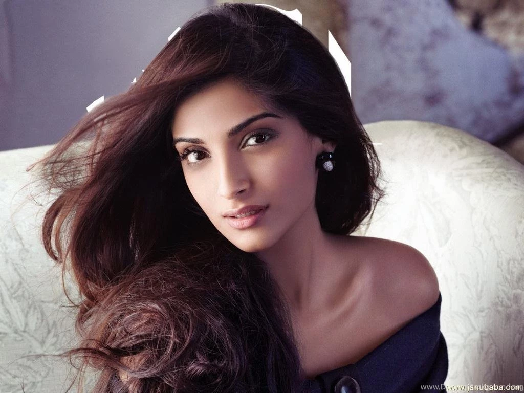 Sonam Kapoor Wallpapers (1024x768) : Janubaba.com