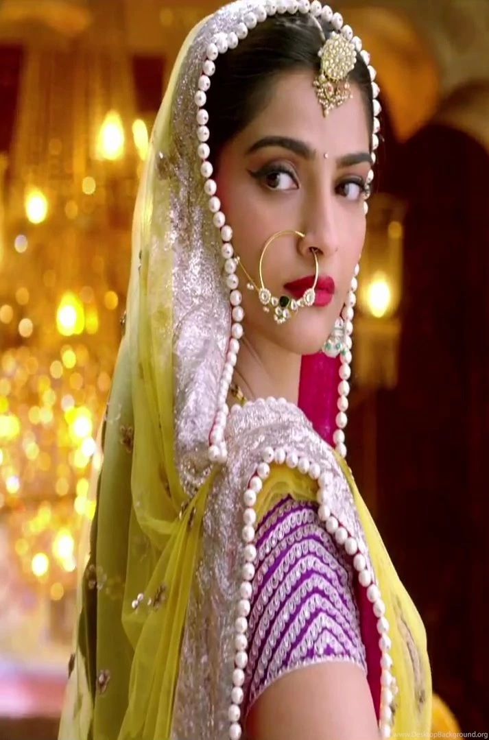 Prem Ratan Dhan Payo Movie Star Sonam Kapoor Wallpapers