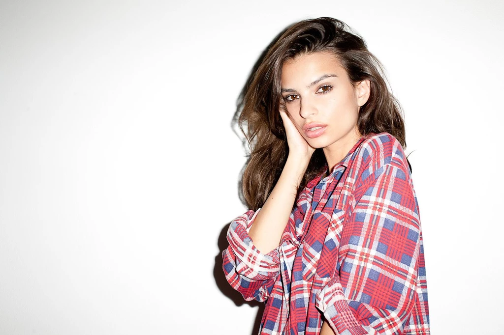 Emily Ratajkowski HD Wallpapers