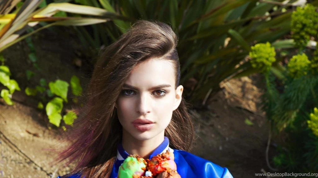 Emily Ratajkowski Wallpapers