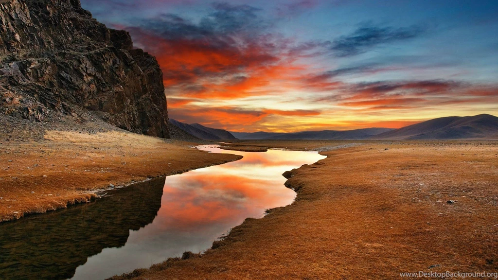Desert Mountains Sunset Wallpaper.
