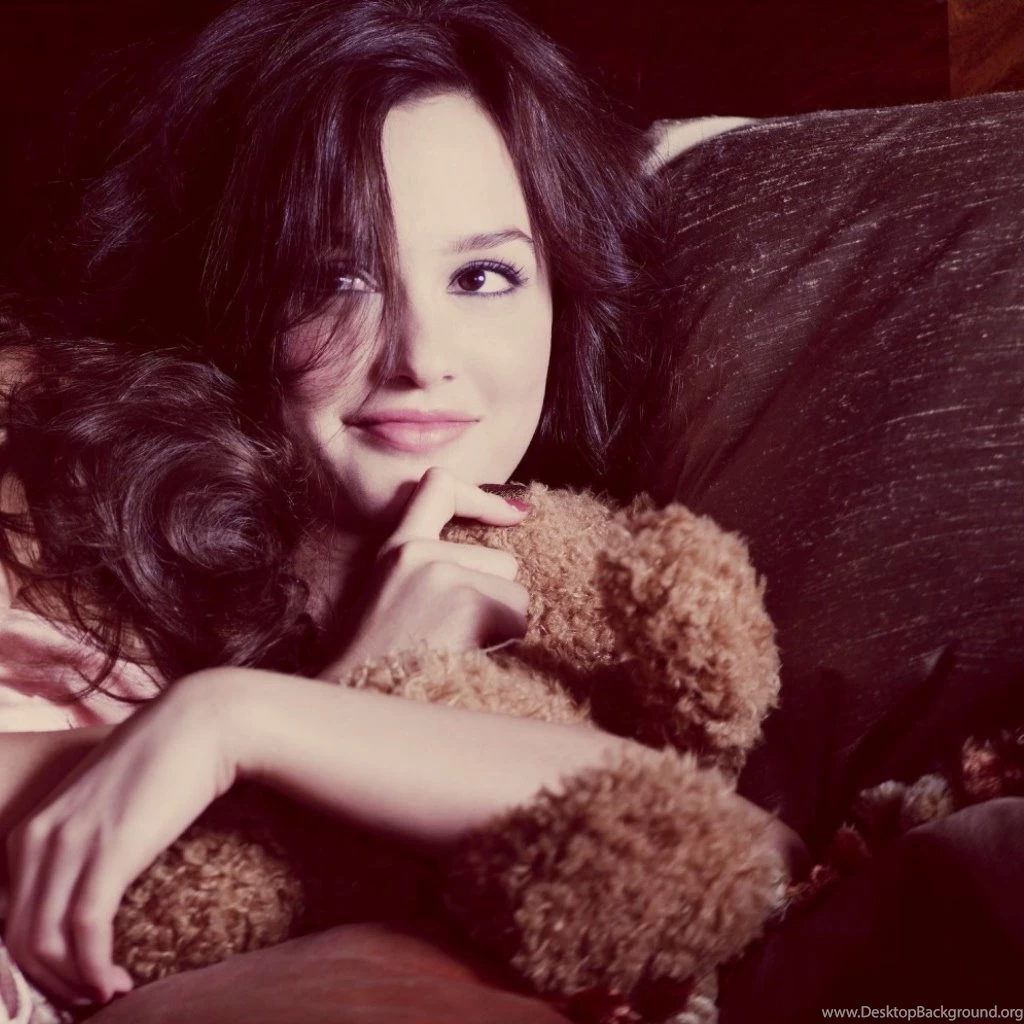Leighton Meester With Teddy Bear Wallpapers For iPad Mini