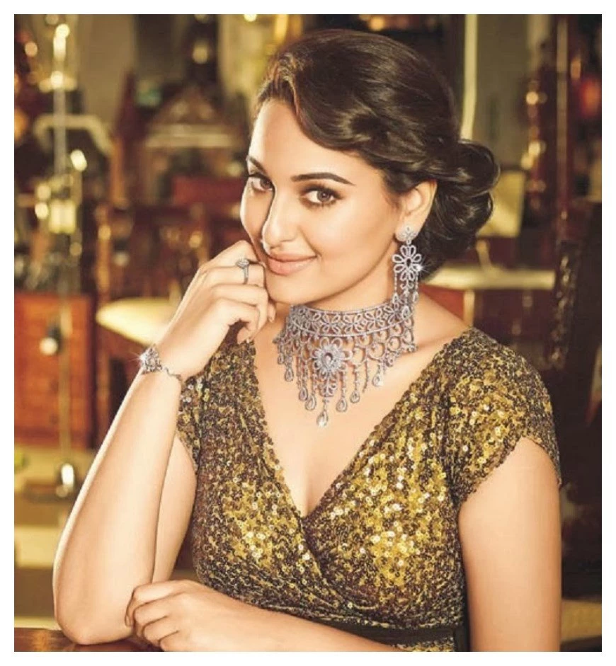 Sonakshi Sinha Bollywood Star HD Wallpapers Pics