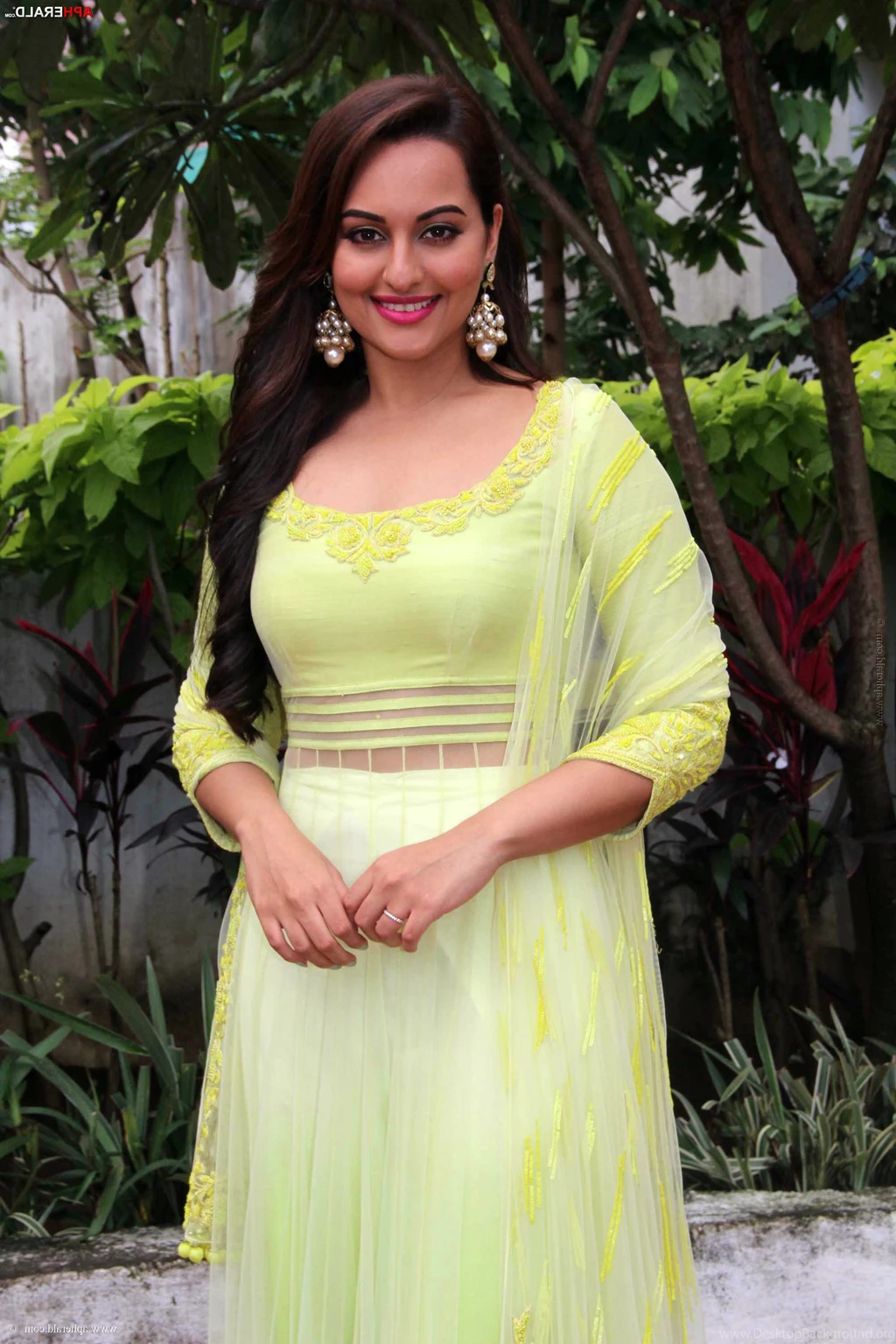 Sonakshi Sinha Wallpapers
