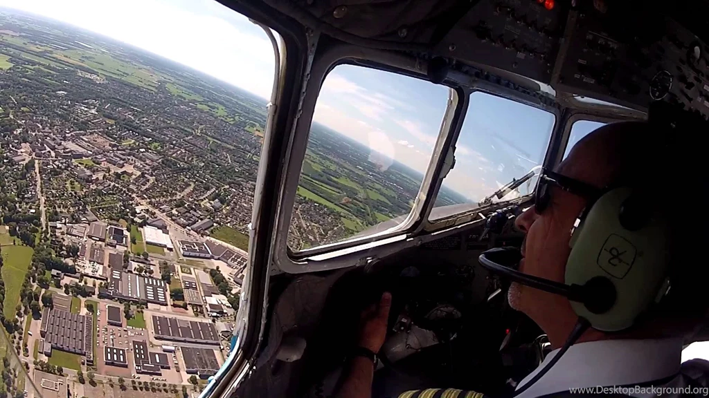 Flying The DC 3 (short) [FULL HD 1080p]   YouTube