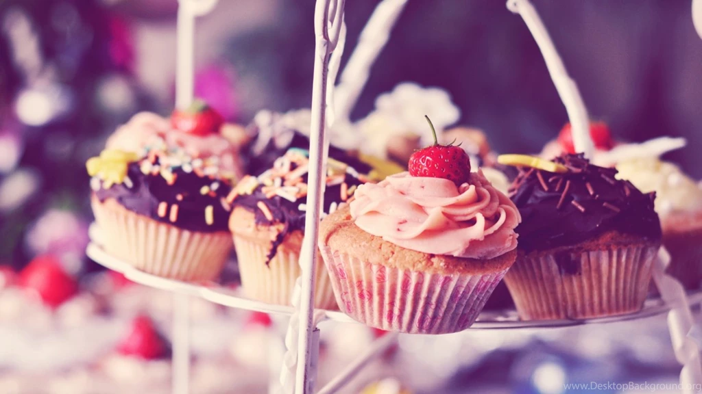 Download Wallpapers 1366x768 Muffins, Chocolate, Strawberry, Sweet ...