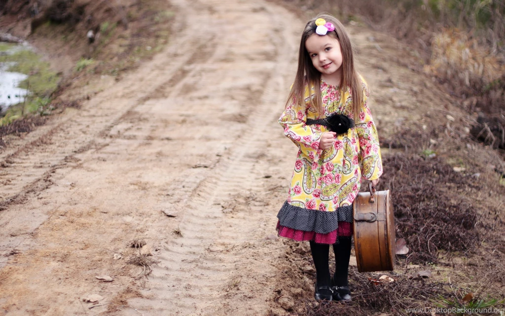 Cute Baby Girl Mood Book Child Wallpapers