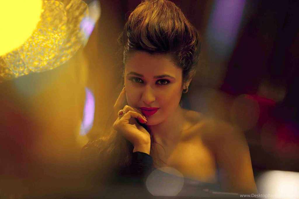 Bollywood New Actress Yuvika Choudhary Wide Screen Desktop Images ...