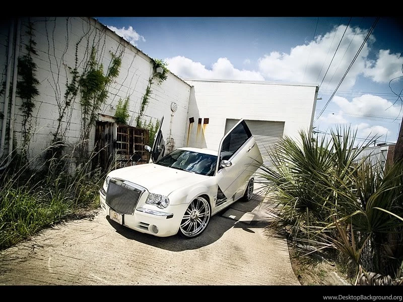 Star Car: Chrysler 300C Wallpapers