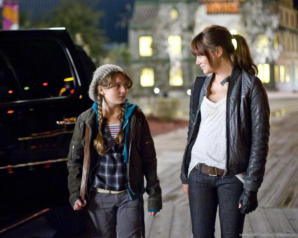 Emma Stone Zombieland Abigail Breslin Movie HD Wallpapers Wallpapers ...