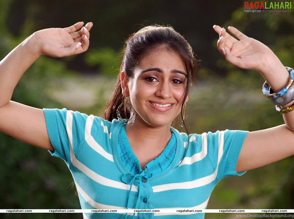 Hot Wallpapers Girls: Aksha Outdoor Exclusive Photo Collection