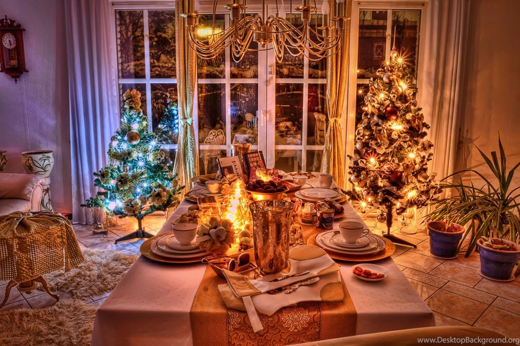 CHRISTMAS AT HOME WALLPAPER (