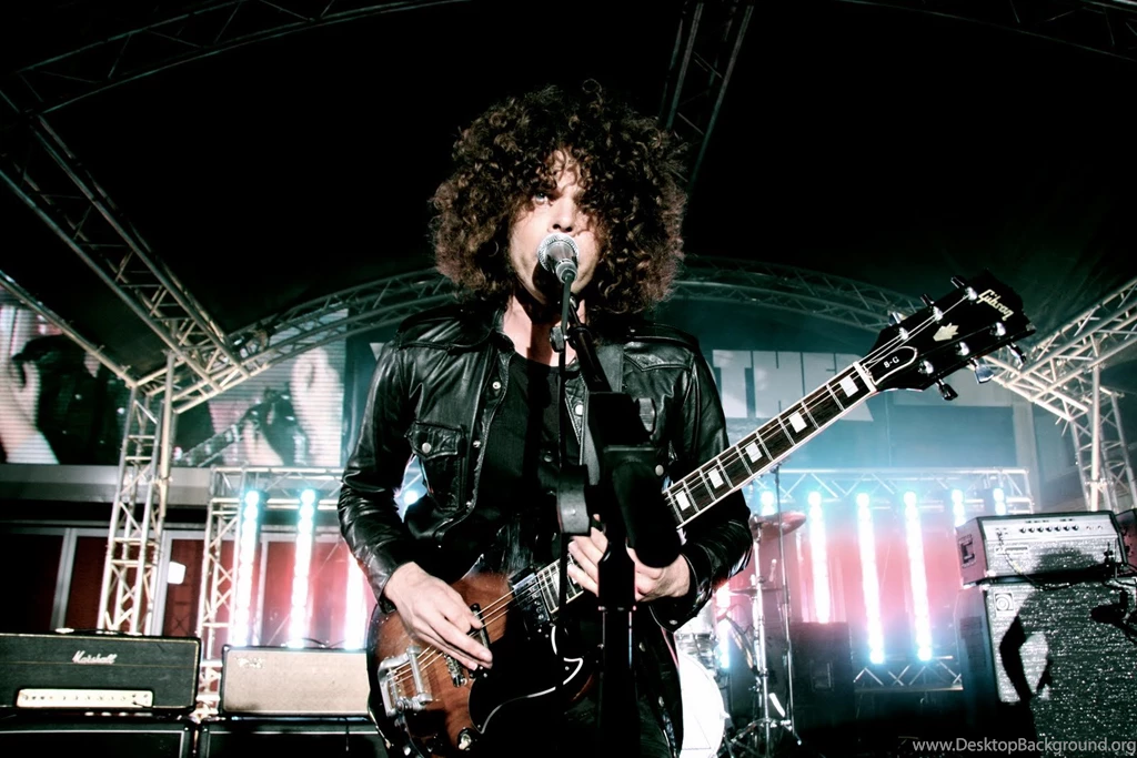 DUFOUR WORLD WIDE: Wolfmother (Vocalist And Guitarist Andrew ...