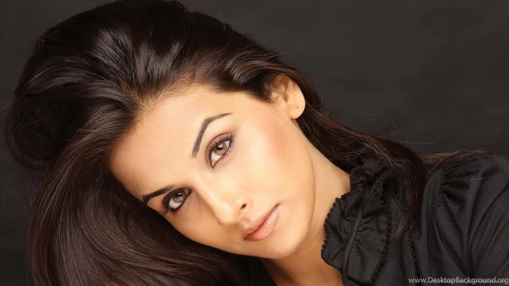 Download 1366x768 Vidhya Balan Wallpapers